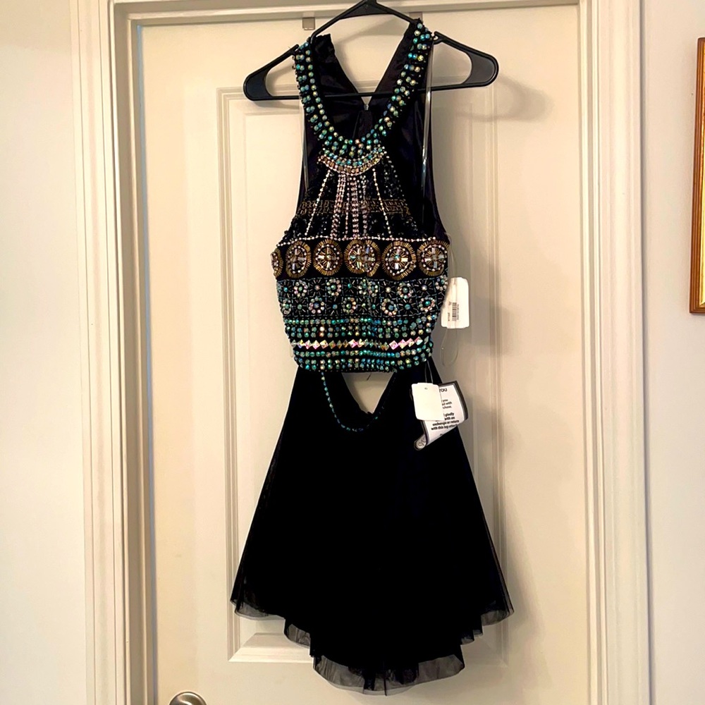 Super cute flirty 2 piece outfit.
